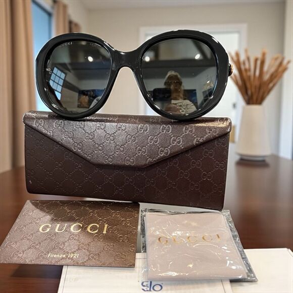 Gucci Glossy Black Sunglasses - Picture 1 of 8